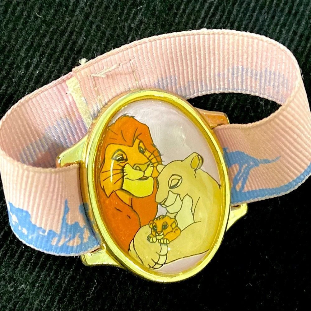 Vintage Lion King bracelet with large domed cameo Simba family